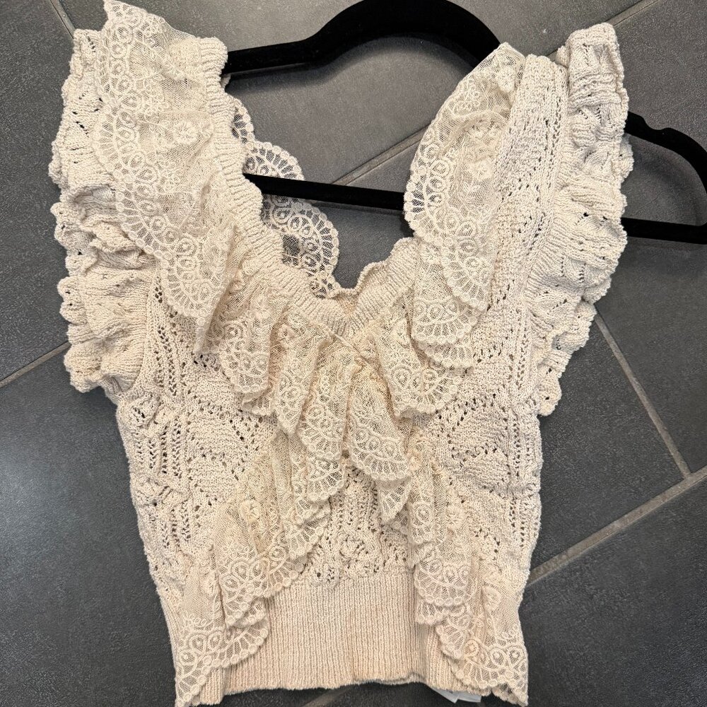 Zara flora ruffle sweater tank - size small - creme color